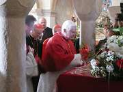 Svatý otec Benedikt XVI. se modlí před Paladiem země české.