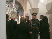 President Václav Klaus před lebkou Svatého Václava.